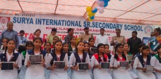 सूर्या स्कूल में मुफ्त टैबलेट वितरण: डिजिटल शिक्षा की नई क्रांति