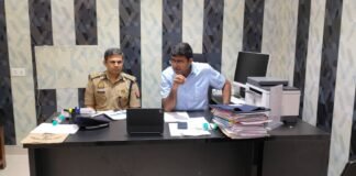 त्योहारों और पीसीएस (जे) परीक्षा को लेकर सख्त निर्देश: डीएम-एसएसपी ने कहा ट्रैफिक व्यवस्था रखें चाक-चौबंद