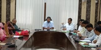 15वें वित्त वर्ष की समीक्षा: डीएम ने नगर पंचायतों के विकास पर जोर दिया