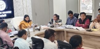 सीएम डैशबोर्ड बैठक: डीएम ने रैंकिंग सुधारने के कड़े निर्देश, दो अधिकारियों से मांगा स्पष्टीकरण