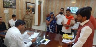 नाव हादसे में मृत छात्र के परिवार को डीएम का सहारा: 4 लाख सहायता, सस्ता ऋण व न्याय का आश्वासन