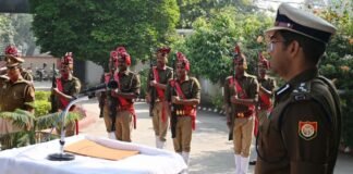 डीआईजी बस्ती ने ‘वंदे मातरम्’ के 150 वर्ष पूरे होने पर किया सामूहिक गायन राष्ट्रीय एकता और देशभक्ति की भावना को मिली नई प्रेरणा