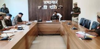 यातायात माह” के सफल संचालन हेतु डीआईजी बस्ती ने की यातायात अधिकारियों संग समीक्षा गोष्ठी सड़क सुरक्षा व जन जागरूकता पर 9 सूत्री कार्ययोजना, सख्त दिशा-निर्देश जारी; दुर्घटना में सहायता करने वालों को मिलेगा सम्मान।