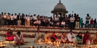 5001 दीपों से जगमगाया राप्ती तट: गोरखपुर जर्नलिस्ट एसोसिएशन का भव्य देव दीपावली महोत्सव