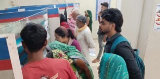 सेंट्रल बैंक मानीराम शाखा: सर्वर ठप, खातेदार घंटों परेशान