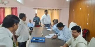 डीएम की जनसुनवाई, फरियादें सुनीं, तुरंत कार्रवाई।