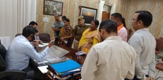 किसानों को खाद-बीज की किल्लत से राहत, डीएम के सख्त निर्देश एसडीएम-पुलिस की निगरानी में सुचारू आपूर्ति, प्रतिदिन 10 बजे तक रिपोर्ट अनिवार्य