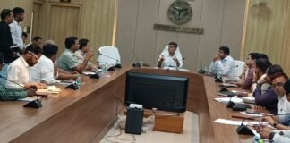 विवादित भूमि नियम से रजिस्टर्ड करें, देरी पर अधिकारी जवाबदेह — मंडलायुक्त