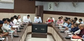 डीएम दीपक मीणा बोले उद्योगों की समस्याओं का त्वरित निस्तारण सर्वोच्च प्राथमिकता; उद्योग बंधु बैठक में निवेश अनुकूल माहौल बनाने पर जोर