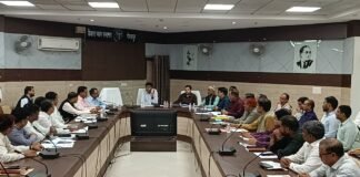 डीएम मीणा सख्त: डैशबोर्ड रैंकिंग 75वीं पर नाराजगी, लापरवाहों पर गदा