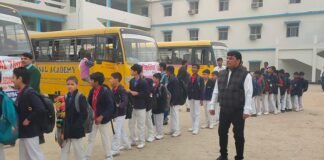 सूर्या स्कूल के बच्चों ने गोरखपुर में लिया शैक्षणिक भ्रमण का आनंद