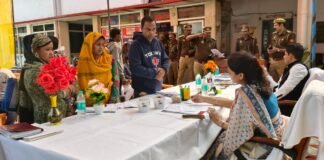 डीएम-एसपी ने थाना दिवस पर सुनी जनता की फरियादें, त्वरित निस्तारण के सख्त निर्देश