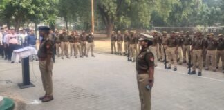 पुलिस झंडा दिवस पर एसपी नॉर्थ ज्ञानेंद्र ने किया ध्वजारोहण, पुलिसकर्मियों को दिलाया गौरव का संकल्प