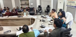 डीएम हर्षिता माथुर की अध्यक्षता में गौ-सुरक्षा समिति की बैठक: गोआश्रय स्थलों को पूरी तरह दुरुस्त करने के सख्त निर्देश