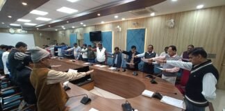 संविधान दिवस पर मंडलायुक्त सभागार में गरिमामय शपथ ग्रहण