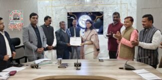 SIR अभियान के 9 सितारे BLO सम्मानित, डीएम ने दिए 3-3 हजार रुपये नकद और प्रशस्ति-पत्र