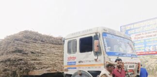 ओवरहाइट गन्ना ट्रकों पर पुलिस का सख्त शिकंजा : सघन चेकिंग, चालकों को दी कड़ी चेतावनी