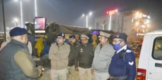 एसपी ने पैदल गस्त कर किया कोहरे में यातायात व्यवस्था का सघन निरीक्षण