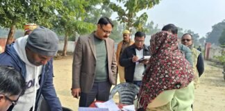 बूथों का सघन निरीक्षण: डीएम आलोक कुमार ने मतदाता सूची पुनरीक्षण की प्रगति जांची, दिए सख्त निर्देश