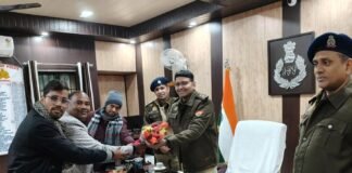 यातायात माह-2025: गोण्डा पुलिस ने मूक-बधिर व्यक्तियों से संवाद के लिए सांकेतिक भाषा एवं सड़क सुरक्षा जागरूकता कार्यशाला का सफल आयोजन किया