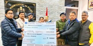 पुलिस सैलरी पैकेज योजना: सड़क दुर्घटना में मृत स्व. उ.नि. अजय कुमार भारती के परिजनों को 40 लाख रुपये का डेथ क्लेम प्रदान