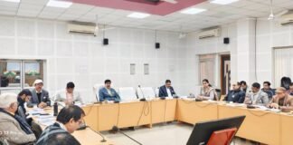 बस्ती मंडल: विकास कार्यों की मासिक समीक्षा बैठक में गुणवत्ता व समयबद्धता पर जोर