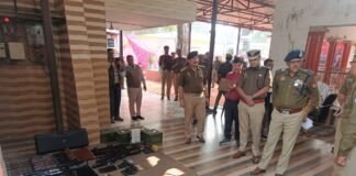 एडीजी मुथा अशोक जैन ने थाना गोला का किया वार्षिक निरीक्षण अभिलेखों-मालखाने की गहन जाँच, फरियादियों की समस्याओं के त्वरित निस्तारण के सख्त निर्देश