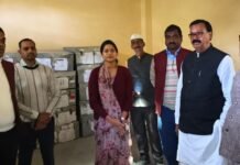 डीएम ने राजनीतिक दलों के साथ ईवीएम/वीवीपैट वेयरहाउस का किया निरीक्षण