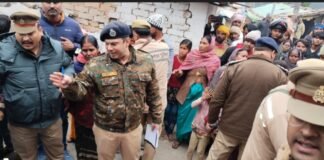 पुरानी रंजिश में किशोर को मारी गोली, आक्रोशित ग्रामीणों ने पुलिस को शव देने से किया इनकार