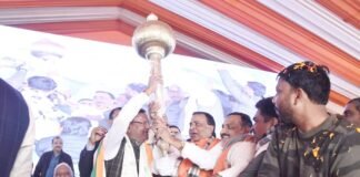 प्रदेश अध्यक्ष बनने के बाद पहली बार पहुंचे भाजपा यूपी अध्यक्ष पंकज चौधरी का एयरपोर्ट से क्षेत्रीय कार्यालय तक भव्य स्वागत, कार्यकर्ताओं ने गदा लहराकर किया अभिनंदन