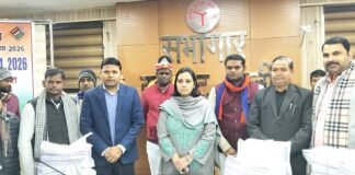 निर्वाचन आयोग के निर्देश पर डीएम कृत्तिका ज्योत्स्ना ने राजनीतिक दलों को सौंपी अद्यतन मतदाता सूची, दावे-आपत्तियों के लिए 6 जनवरी से 6 फरवरी तक समय