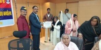 वीर नारियों एवं पूर्व सैनिकों को शाल व प्रशस्ति पत्र से सम्मानित, जिलाधिकारी बोले- “राष्ट्र अपने वीर सपूतों का सदैव ऋणी रहेगा