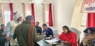 सम्पूर्ण समाधान दिवस: डीएम कृत्तिका ज्योत्स्ना ने 41 शिकायतों में 08 का मौके पर किया निस्तारण