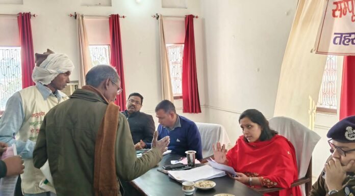 सम्पूर्ण समाधान दिवस: डीएम कृत्तिका ज्योत्स्ना ने 41 शिकायतों में 08 का मौके पर किया निस्तारण