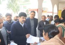 मण्डलायुक्त व डीएम ने मतदाता सूची विशेष पुनरीक्षण के बूथों का किया निरीक्षण