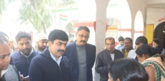 मण्डलायुक्त व डीएम ने मतदाता सूची विशेष पुनरीक्षण के बूथों का किया निरीक्षण