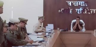 डीआईजी बस्ती ने तीनों जनपदों के साइबर सेल प्रभारियों संग की समीक्षा गोष्ठी