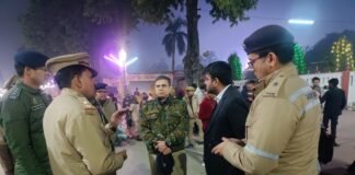 गोरखनाथ मंदिर व नौका विहार की सुरक्षा: डीएम दीपक मीणा व एसएसपी/डीआईजी राज करन नय्यर ने लिया जायजा