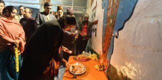 शहीद दिवस की पूर्व संध्या पर डीएम हर्षिता माथुर ने सई नदी में किया दीपदान, किसान आंदोलन के शहीदों को दी भावभीनी श्रद्धांजलि