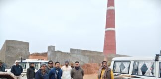 विनियमन शुल्क नहीं जमा करने पर चार ईंट भट्ठों पर सख्त कार्रवाई, कच्ची ईंटें तोड़ीं, ट्रैक्टर-ट्रॉली जब्त