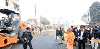 फोरलेन निर्माण में लाएं तेजी, तय समय सीमा में करें पूर्ण: सीएम योगी