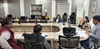 डीईओ ने एसआईआर को लेकर राजनीतिक दलों के प्रतिनिधियों संग की बैठक