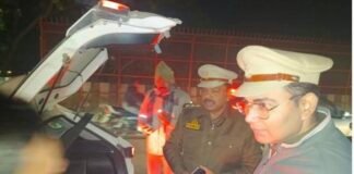 कोतवाली थाना क्षेत्र के अमहट घाट पर देर रात पुलिस का सघन चेकिंग अभियान, संदिग्ध वाहनों पर रखी गई खास नजर