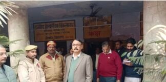 खलीलाबाद सामुदायिक स्वास्थ्य केंद्र का डीएम ने किया निरीक्षण, साफ-सफाई व सेवाएं मिलीं संतोषजनक