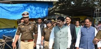 कमिश्नर व डीआईजी ने तामेश्वरनाथ मंदिर का किया निरीक्षण, महाशिवरात्रि की तैयारियों पर दिए सख्त निर्देश