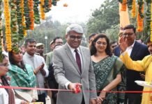 माननीय न्यायमूर्ति सौमित्र दयाल सिंह ने फीता काटकर किया मण्डलीय फल, शाकभाजी एवं पुष्प प्रदर्शनी का उद्घाटन: पर्यावरण संरक्षण और प्रकृति से जुड़ाव की प्रेरणा