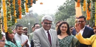 माननीय न्यायमूर्ति सौमित्र दयाल सिंह ने फीता काटकर किया मण्डलीय फल, शाकभाजी एवं पुष्प प्रदर्शनी का उद्घाटन: पर्यावरण संरक्षण और प्रकृति से जुड़ाव की प्रेरणा