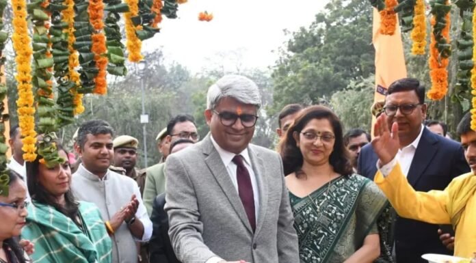 माननीय न्यायमूर्ति सौमित्र दयाल सिंह ने फीता काटकर किया मण्डलीय फल, शाकभाजी एवं पुष्प प्रदर्शनी का उद्घाटन: पर्यावरण संरक्षण और प्रकृति से जुड़ाव की प्रेरणा