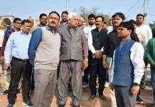 खलीलाबाद के समय माता मंदिर पोखरे का कायाकल्प: डीएम आलोक कुमार ने किया स्थलीय निरीक्षण, गुणवत्ता पर दिए सख्त निर्देश – पर्यटन स्थल बनने की राह में तेजी