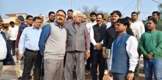 खलीलाबाद के समय माता मंदिर पोखरे का कायाकल्प: डीएम आलोक कुमार ने किया स्थलीय निरीक्षण, गुणवत्ता पर दिए सख्त निर्देश – पर्यटन स्थल बनने की राह में तेजी